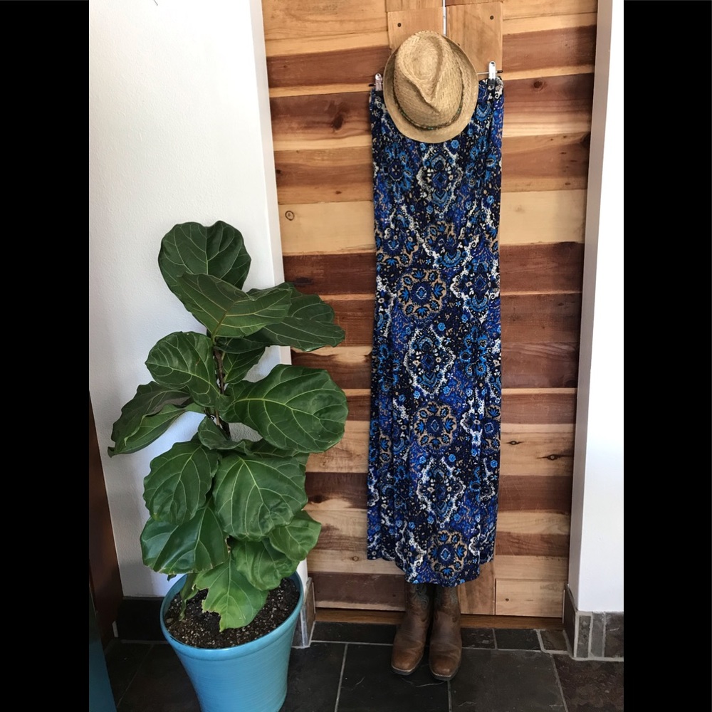 Dress - Picture 3 of 3